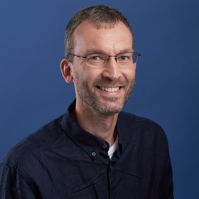 Dr. Tomas Grunda