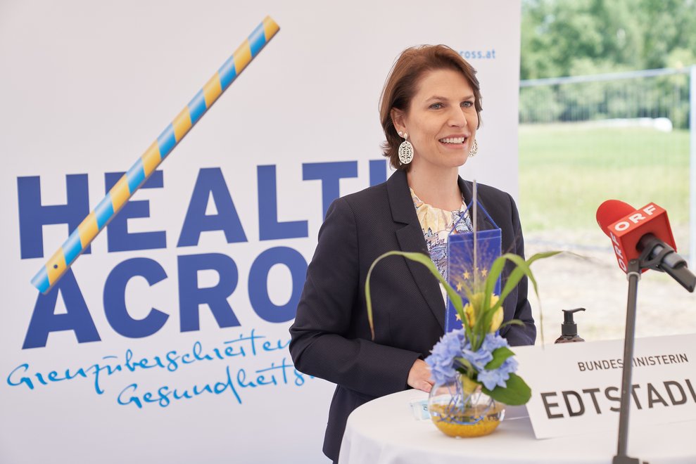 Eine Frau hält eine Rede